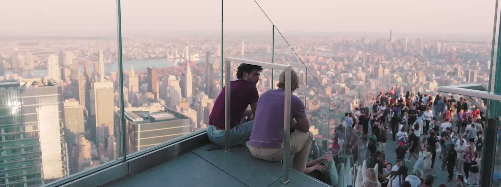 Visitors on Edge NYC outdoor observation deck with panoramic New York City 澳洲5彩票历史开奖号码 view